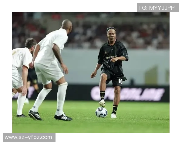 多库小罗假动作世界波：足球艺术的极致演绎